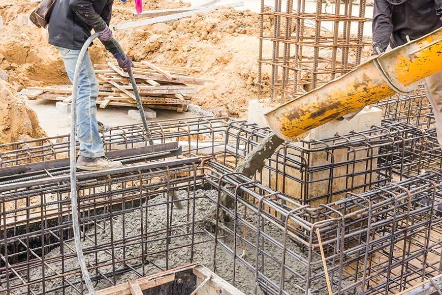 Pengecoran beton dan pengecekan lokasi proyek